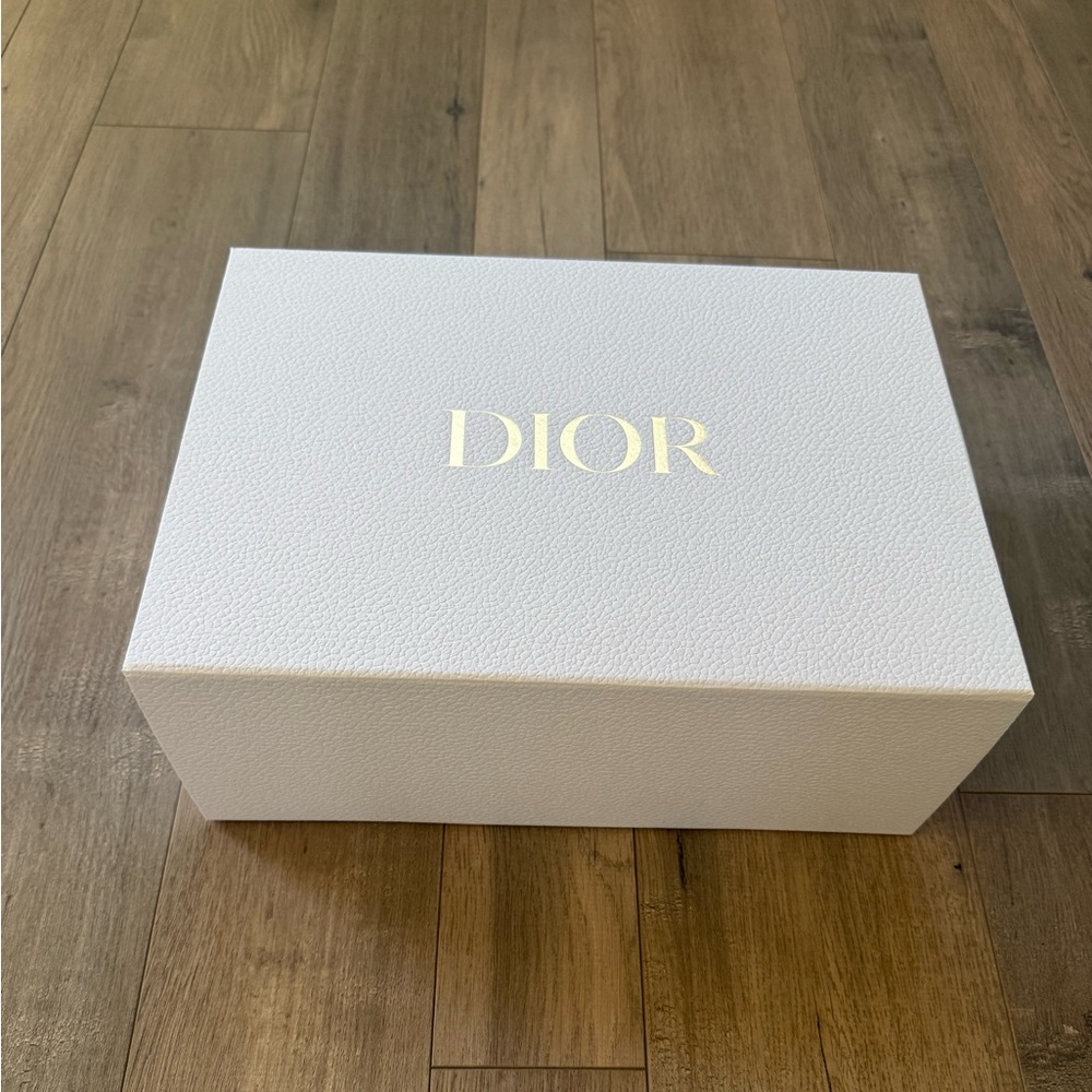 Dior White Box with Gold Lettering - Picture 4 of 9